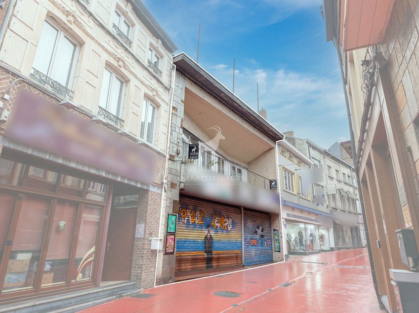 Referentie Agentschap: V6031-1758<br />
Virtueel Bezoek: https://immo360.immo-facile.com/vtour/fr/h8oqyq<br />
Wij bieden dit commercieel gebouw aan,
