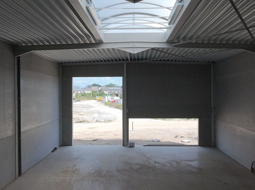 Deze KMO-unit van 272m² maakt deel uit van het nieuwe KMO park Heiplas met 39 nieuwbouw, casco KMO-units op de hoek van de Kleiweg en de Wichelsesteen