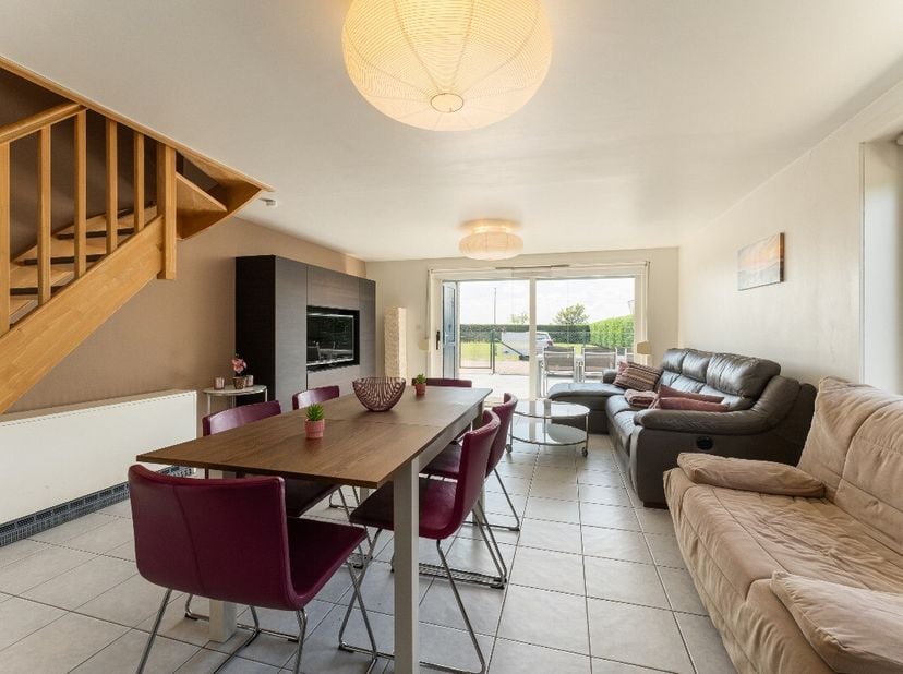À vendre: spacieuse maison de vacances située dans le parc de vacances Â Princess Garden II Â, sur la Westendelaan. Cette maison de vacances prête à e