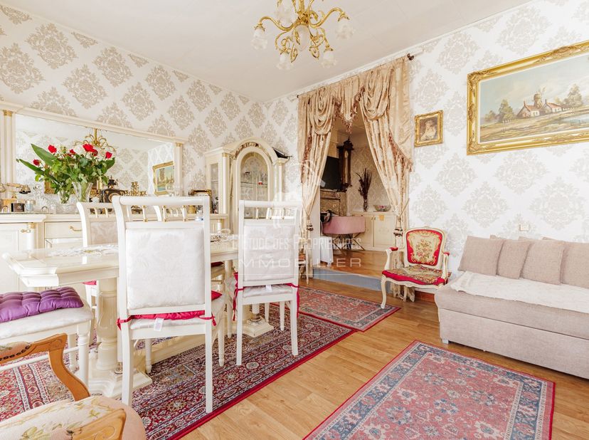 Makelaarsreferentie: V6031-1805<br />
*** VIRTUELE TOUR: https://immo360.immo-facile.com/vtour/fr/w7mavy/frame ***<br />
Ontdek deze prachtige woning
