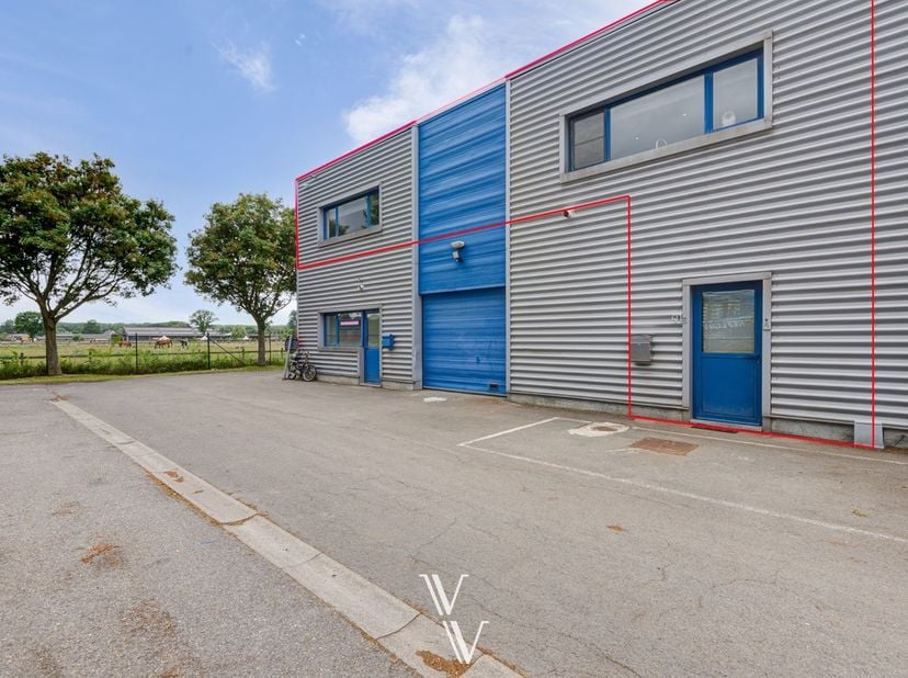 Bien professionnel à vendre
                    à 2242 Pulderbos