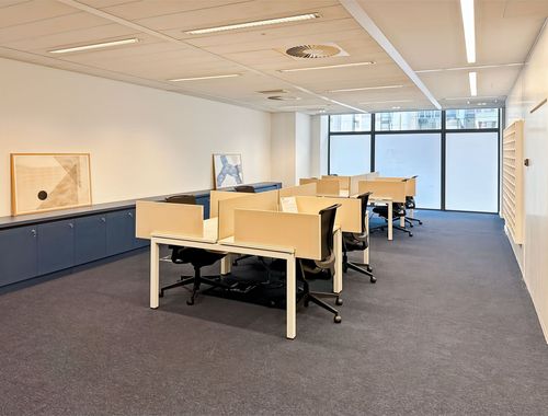                                        Kantoorgebouw te huur in Etterbeek, € 309
