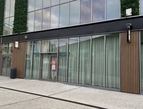                                         Handelszaak te huur in Beveren-Waas, € 2.862,50
