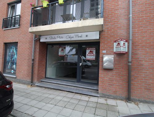                                         Handelszaak te huur in Mont-sur-Marchienne, € 575
