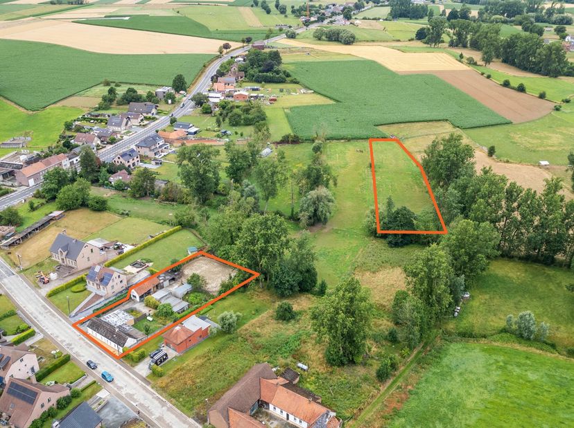 EERSTE BEZOEKDAG ZATERDAG 22/08 VAN 10u00 TOT 13u00 (enkel op afspraak!) <br />
NEDERHASSELT (NINOVE) – Eigendom met 2 woonunits, paardenaccommodatie