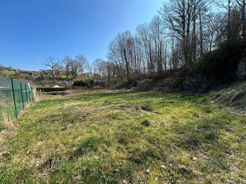 Découvrez ce terrain virtuellement ==&amp;gt; https://urlr.me/FwMEJD - FLORZÉ - On vous propose cette superbe parcelle de terrain à bâtir de ± 1610m² situ