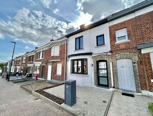                                         Maison à louer à Renaix, € 895
