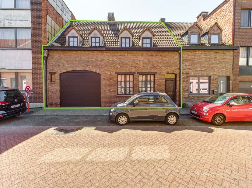 Gelijkvloers<br />
De woning beschikt over een ruime leefruimte met een pelletkachel op gas die het hele huis kan verwarmen, vanuit de woonkamer zicht