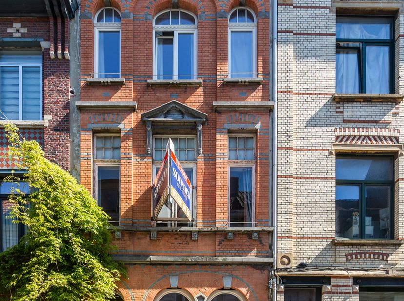 Karaktervolle stadswoning op een toplocatie in Borgerhout!<br />
Droom jij van een woning die je volledig naar eigen hand kunt zetten? In een van de m
