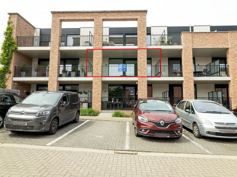 PRACHTIG INSTAPKLAAR APPARTEMENT - <br />
<br />
Bent u op zoek naar een zorgeloze, gloednieuwe thuis of een ijzersterke investering? <br />
Aan de Gr