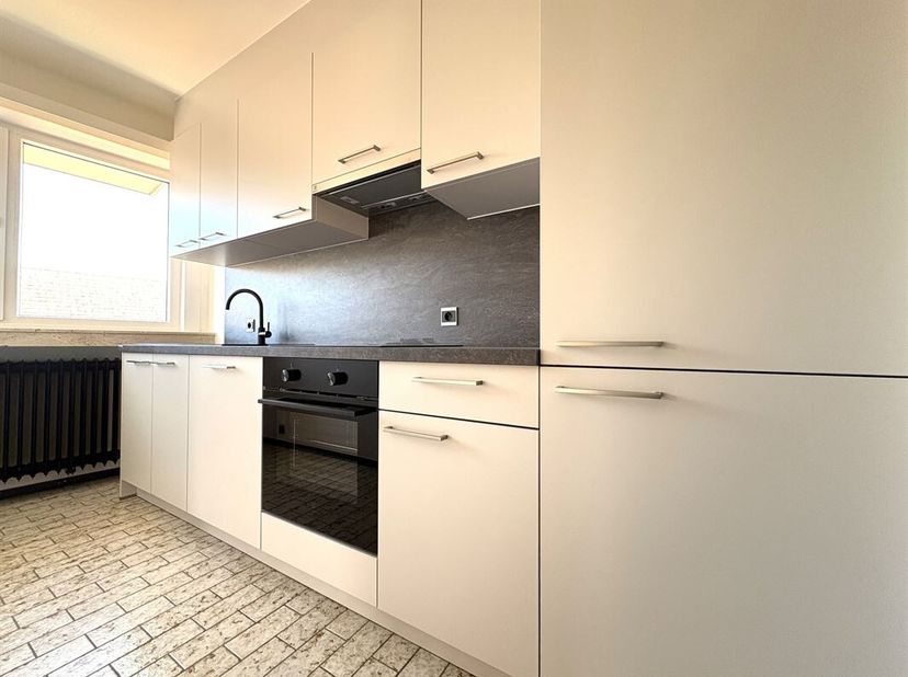 Volledige gerenoveerd appartement met garage en terras in centrum<br />
Gerenoveerd appartement in hartje centrum. Dit appartement bevindt zich op de