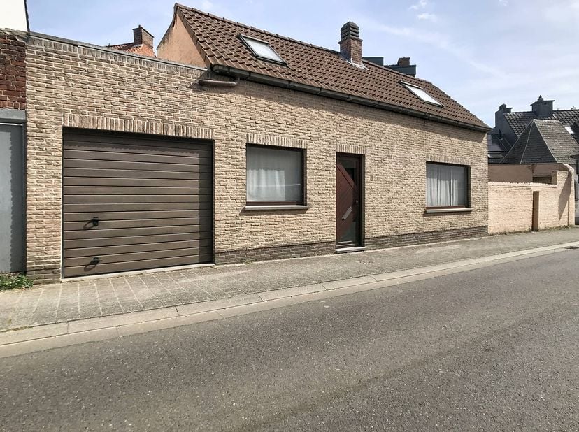 Instapklare woning in een rustige straat te Steendorp.<br />
<br />
Dit huis wordt te koop aangeboden in de rustige Kerkhofstraat te Steendorp / Temse