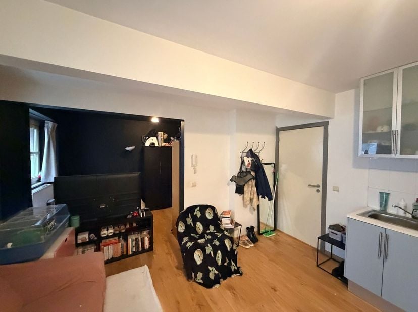 Studio confortable dans le centre d'Anvers !<br />
Situation : Studio très central, proche des commerces, des écoles et des transports en commun<br /