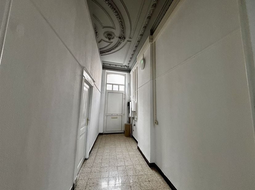 A louer : Maison de maître rénovée de 7 à 9 pièces idéale pour les entreprises (Sint-Truiden)<br />
<br />
Vous êtes une entreprise à la recherche d