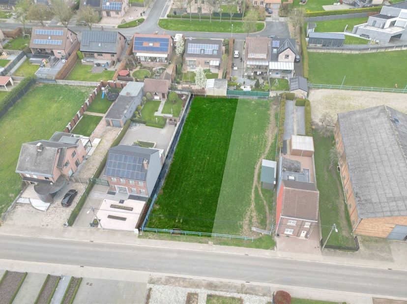 Bijzonder rustig gelegen perceel van 6a59ca voor halfopen bebouwing<br />
<br />
Omgeving:<br />
+ Gelegen in een groene omgeving <br />
+ Omringd