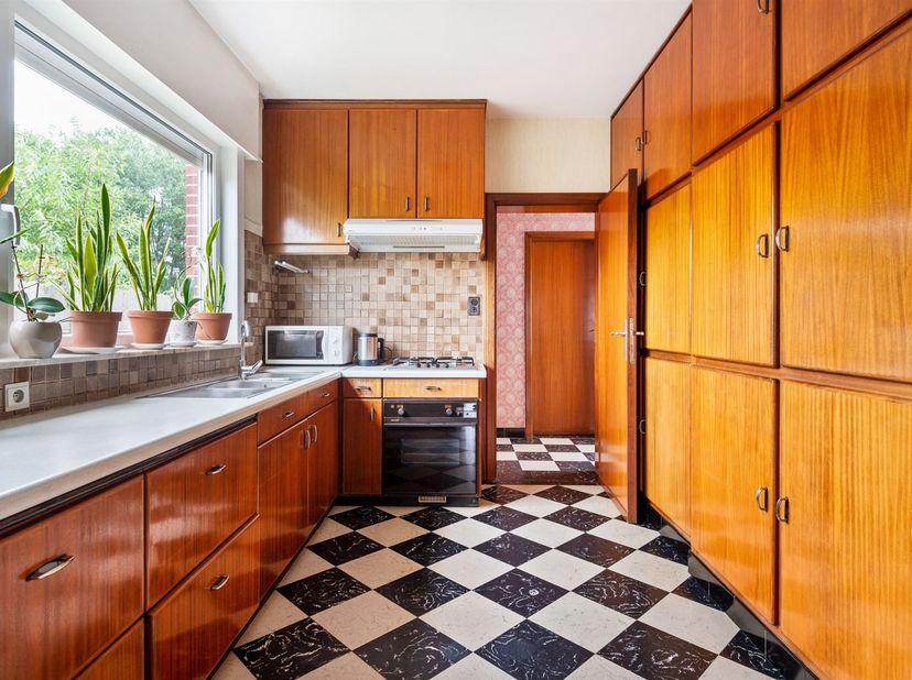 Te renoveren vrijstaande woning in Geel - Winkelomseheide op perceel van circa 2.980 m².<br />
<br />
<br />
Uitstekende ligging op 3 km van de E31