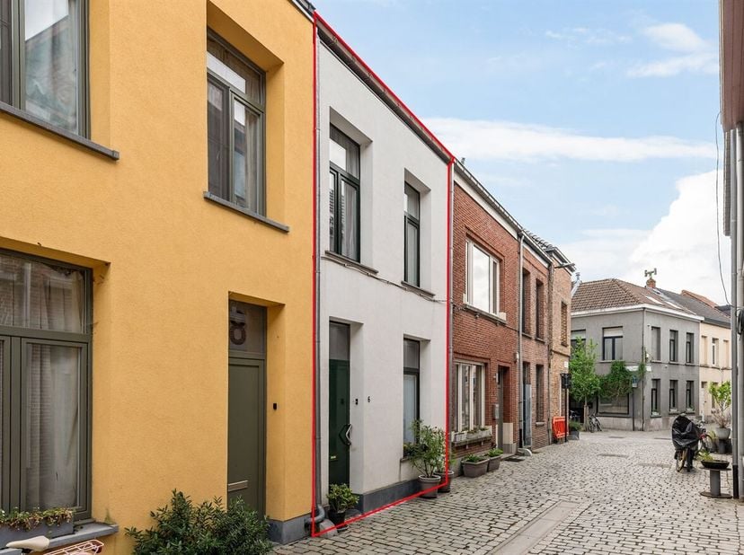 Gezellige woning met 2 slpks in 't Looks!<br />
Deze instapklare woning, gebouwd in ca 1874, is centraal gelegen in een bruisende en verkeersluwe, gez