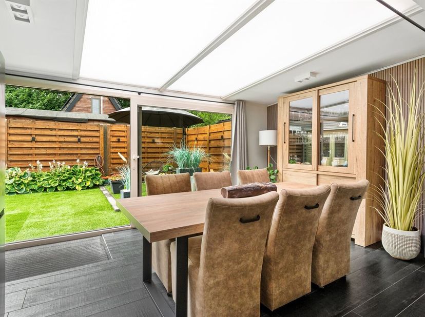 Instapklare vakantiewoning met 2 slaapkamers op 277m²<br />
Ligging:<br />
Rustig gelegen, midden in het groen. U geniet hier van een ontspannen omgev