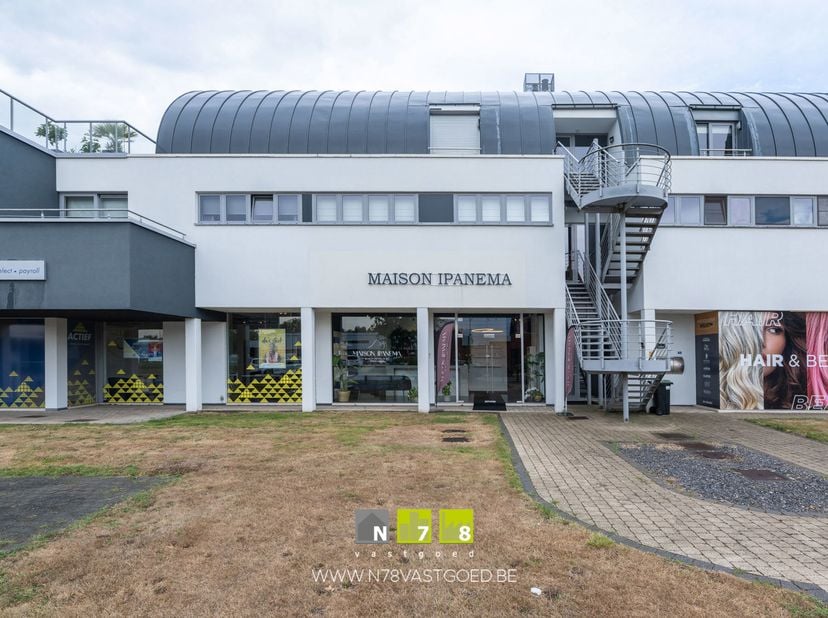Bien professionnel à louer
                    à 3630 Eisden