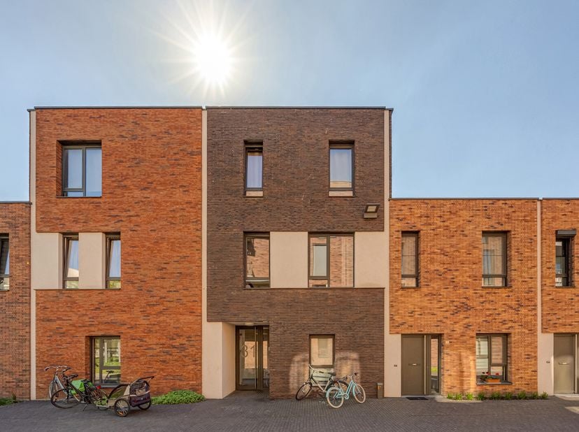 Modern verhuurd één-slaapkamer appartement van 52,42 m² op de eerste verdieping van residentie ‘Amandelwilg’ met terras, gemeenschappelijke fietsenber