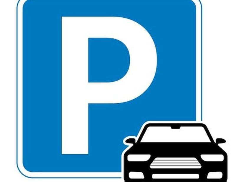 BRUGGE - KANS UIT DE DUIZEND : OPEN AUTOSTAANPLAATS in een gemeenschappelijke ondergrondse garage. IDEAAL om uw wagen in de watten te leggen of om DOE