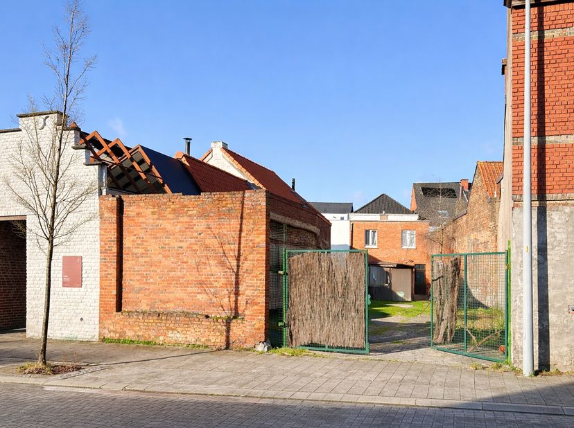Op een gunstig gelegen perceel aan de stadsrand van Oudenaarde, perceel bouwgrond van 110m².<br />
<br />
Perceel grond van 110 M²<br />
<br />
Deze g