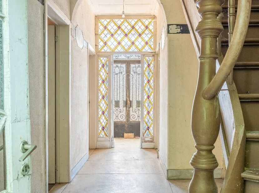 Dit pand, renovatie project!, is gelegen in het centrum van Lochristi-Zeveneken, en vormt een mooie opportuniteit voor wie op zoek is naar een ruime w