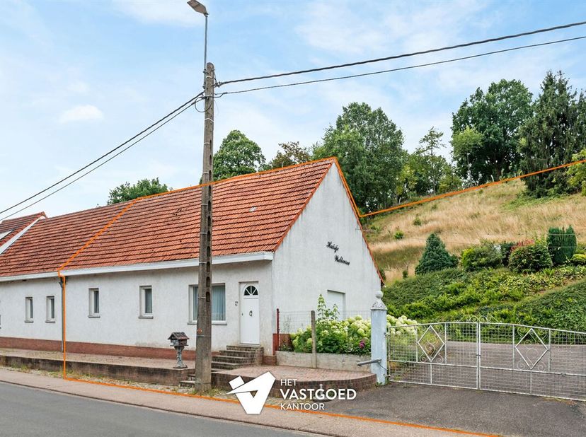 Te renoveren knusse woning (116m²) met in te richten zolder en tuin van 48a90 met loods en garage te Kaggevinne.<br />
Belangrijkste troeven: <br />
-