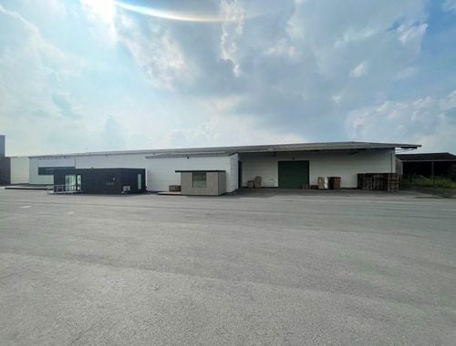                                         Bedrijfsgebouw te huur in Pittem, € 32.250
