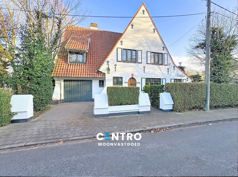 Charmante villa met 3 slpks (tot 6 slpks mogelijk), garage en tuin met zwembad op residentiële ligging te Roeselare!<br />
<br />
INDELING:<br />
Geli