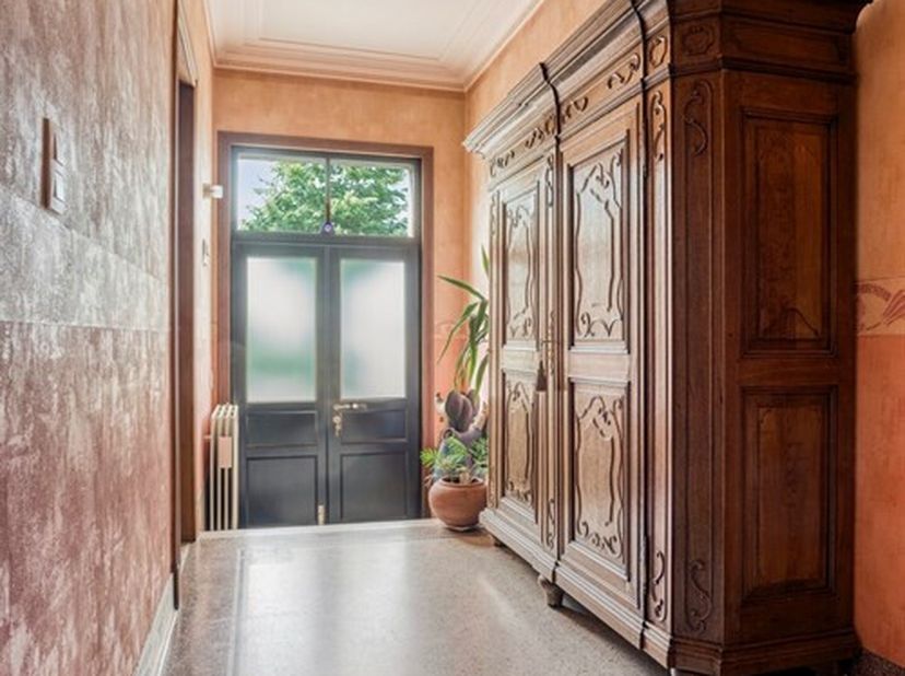 Ruim en karaktervol woonhuis met 5 slaapkamers<br />
In het hart van het charmante Borgloon vindt u dit prachtige huis met tal van troeven. <br />
De