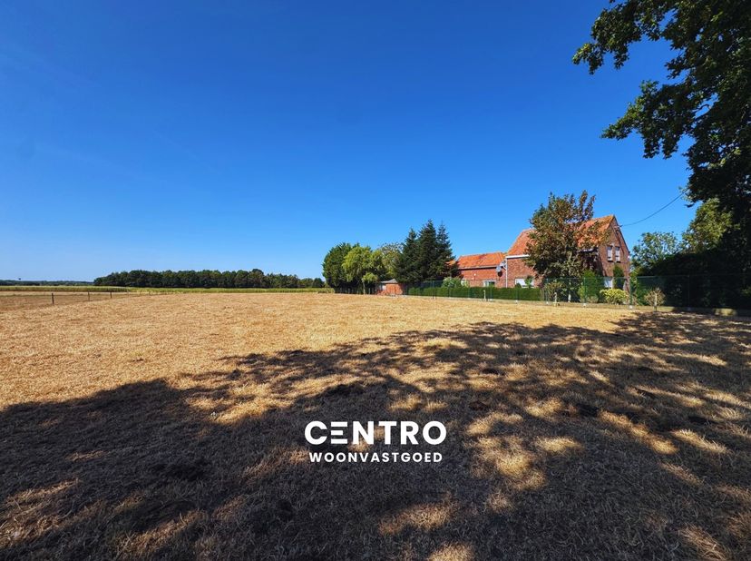 Karaktervolle hoeve op een idyllische locatie op circa 1 hectare grond!<br />
<br />
Rust, ruimte en groen, gecombineerd met een verrassend vlotte ber