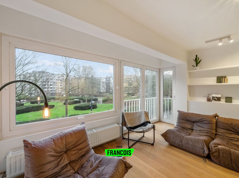Situé sur la pittoresque place Prinses Clementinaplein, voici un appartement de deux chambres. Vous vous trouvez dans une zone verdoyante et très agré