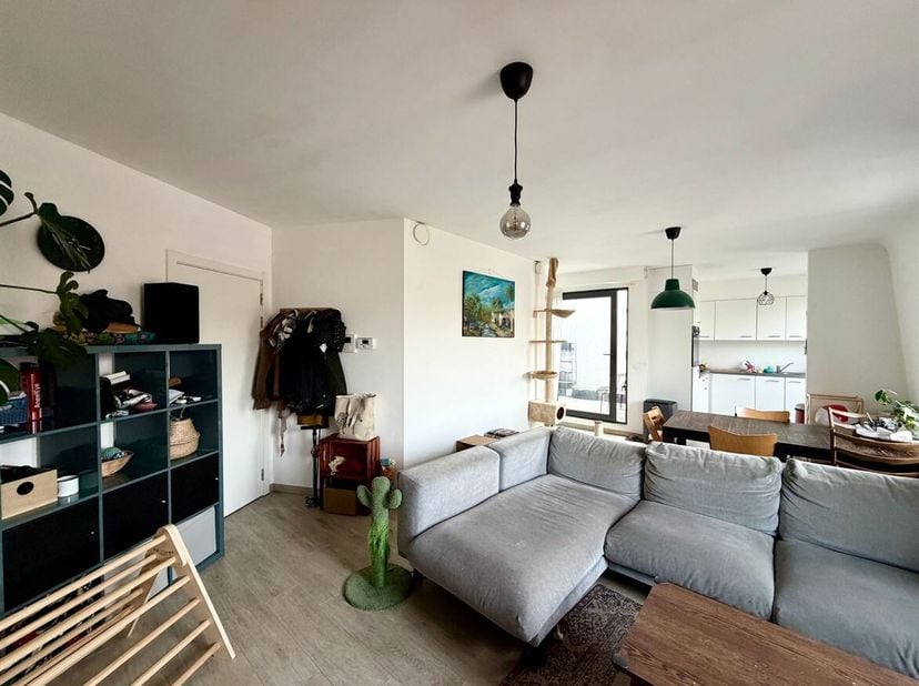 Twee-slaapkamer appartement met terras in Oud-Berchem te huur!<br />
Ligging: Dit ruim nieuwbouwappartement is gelegen aan het Frans van Hombeeckplein