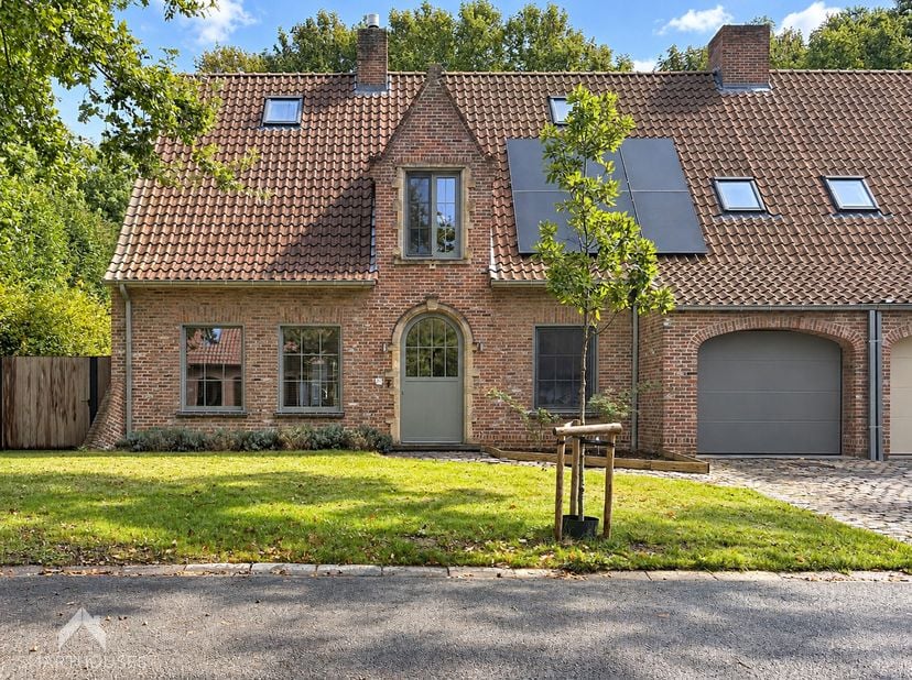 Huis te koop in Middenweg 14,
                    8870 Izegem