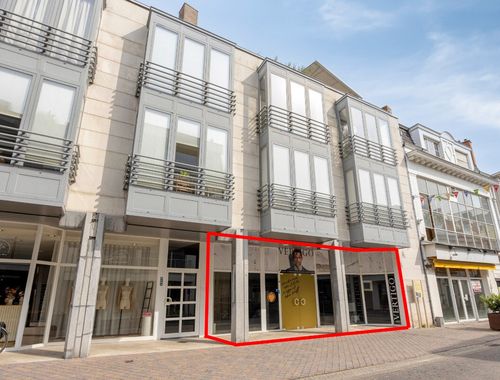                                         Handelsgelijkvloers te koop in Waregem, € 295.000
