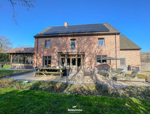                                         Maison à vendre à Escanaffles, € 845.000
