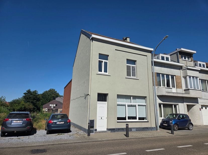 WONING TE LANDEN MET CHARME EN RUIMTE<br />
<br />
Deze H.O.B in Landen biedt een ideale combinatie van comfort, functionaliteit en potentieel. Het