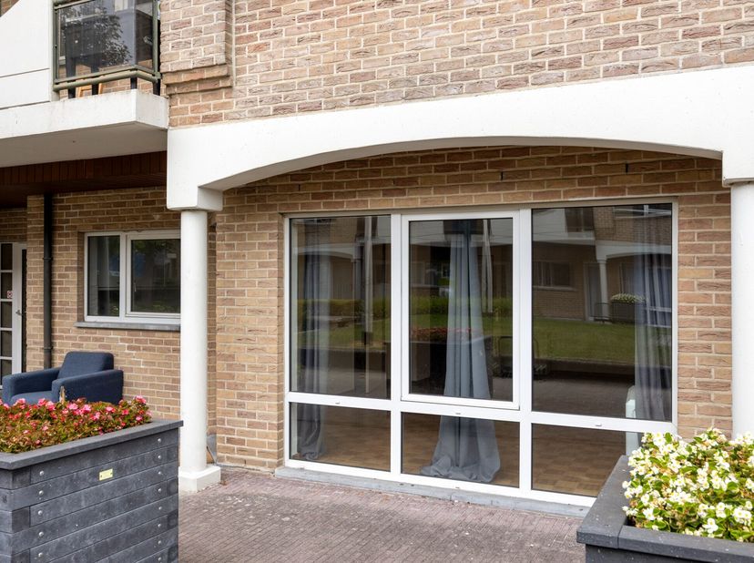 Dit gelijkvloers appartement met 2 slaapkamers bevindt zich in het centrum van Zutendaal. De EPC-waarde bedraagt 359, wat overeenkomt met een label D