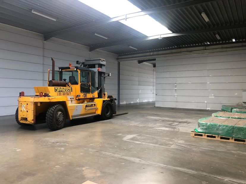 Bien professionnel à louer
                    à 2800 Mechelen