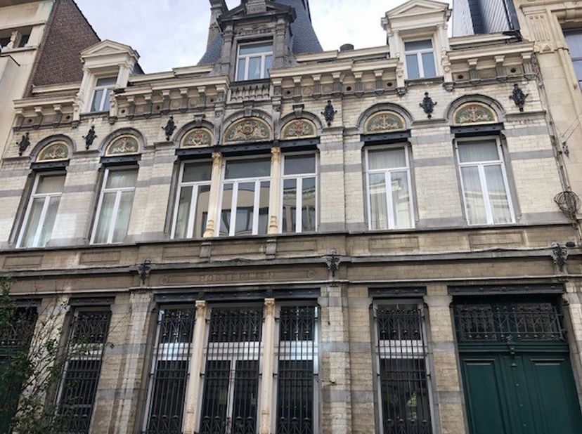 Commercieel handelspand (1.000m²) te huur en te koop  voor horeca/winkel/kantoren/showroom, etc...in een winkelwandelstraat in het centrum van Antwerp