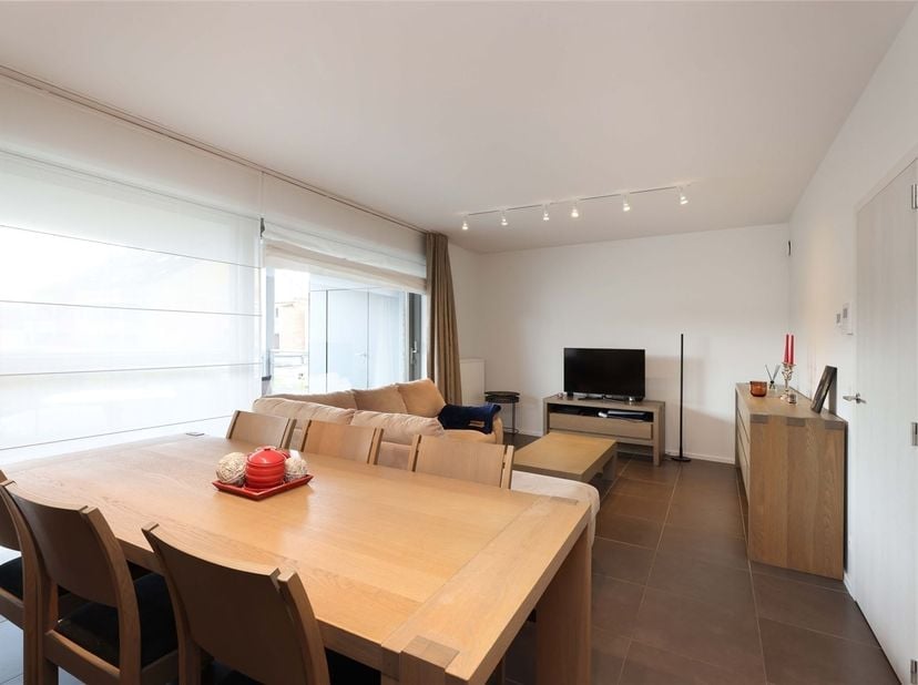 Energiezuinig appartement met ruim terras en autostaanplaats op toplocatie in Sint-Truiden<br />
<br />
Omgeving:<br />
+ Gelegen in een rustige en