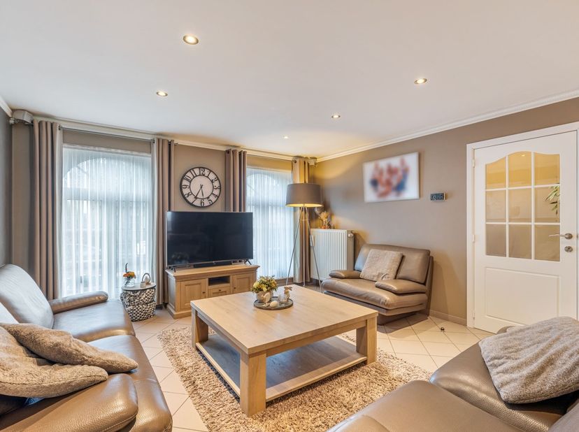 Instapklare charmante woning met 3 slaapkamers!<br />
<br />
In een rustige en kindvriendelijke straat, op korte afstand van het centrum van Alken,
