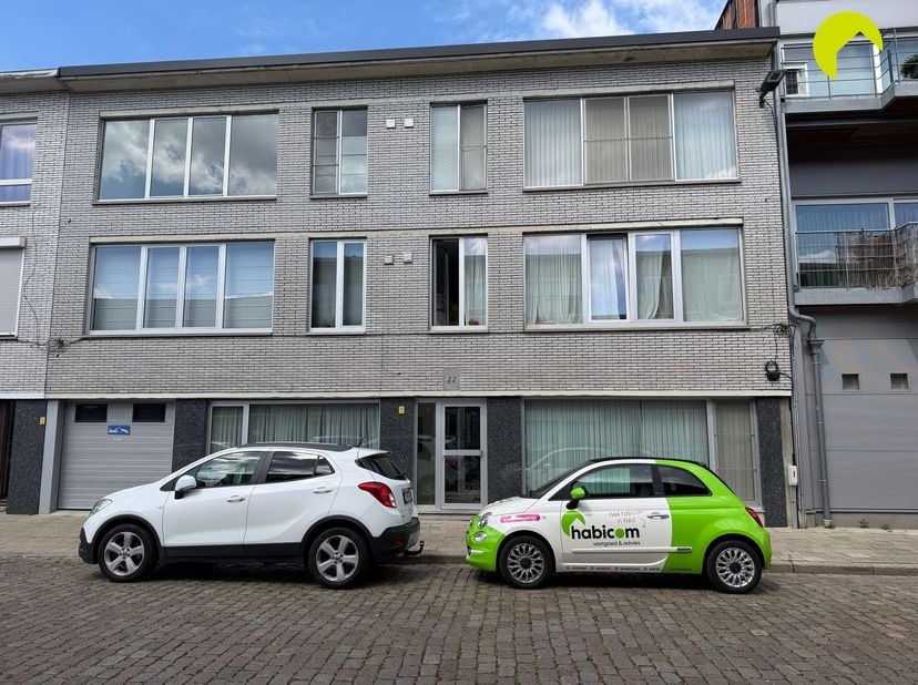 Dit appartement is in een rustige straat gelegen op loopafstand van het station.<br />
<br />
Indeling:<br />
U betreedt de woning via een centrale