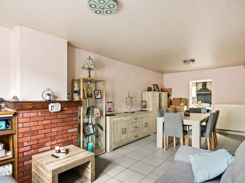 Ligging:<br />
Deze woning is gelegen in de rustige Kilstraat in Hoboken, een aangename woonomgeving met winkels, scholen, openbaar vervoer en belangr