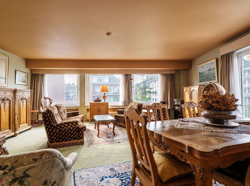 Jambes, in het hart van de stad, APPARTEMENT (3-slaapkamer+kantoor+1badkamer) gelegen op de 3e verdieping van een mooie residentie, dicht bij alle voo