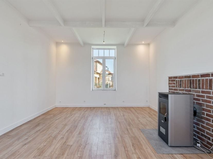 Rustig wonen met ruimte en mogelijkheden<br />
Deze woning in de Diepenpoelstraat biedt een unieke kans voor wie rustig wil wonen met veel ruimte rond