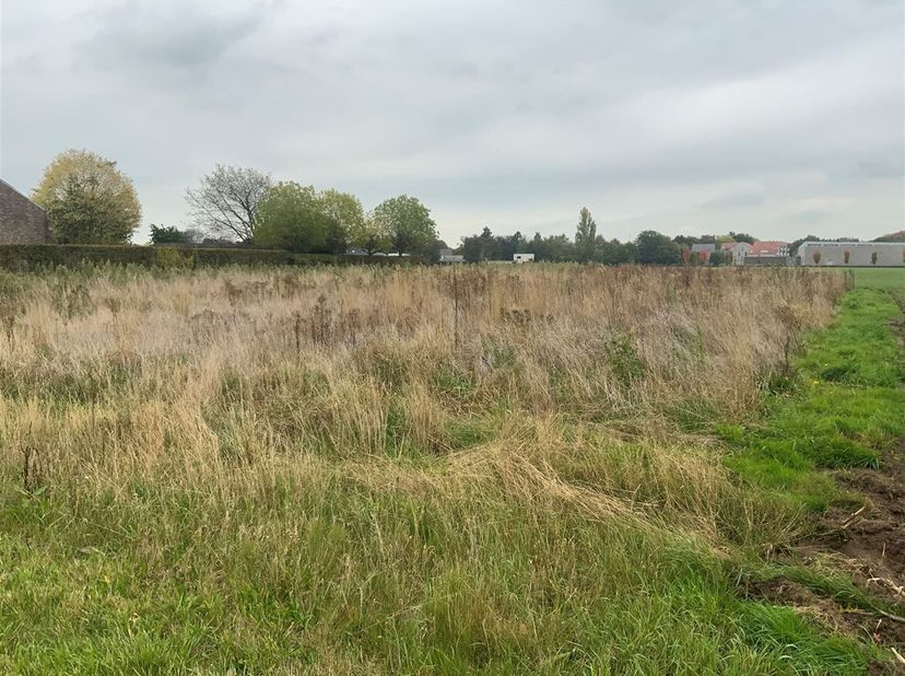 Bouwgrond voor open bebouwing te Geel.<br />
Bent u op zoek naar de ideale locatie om uw droomwoning te bouwen? Dan is dit perceel van 9a67 in Geel pr
