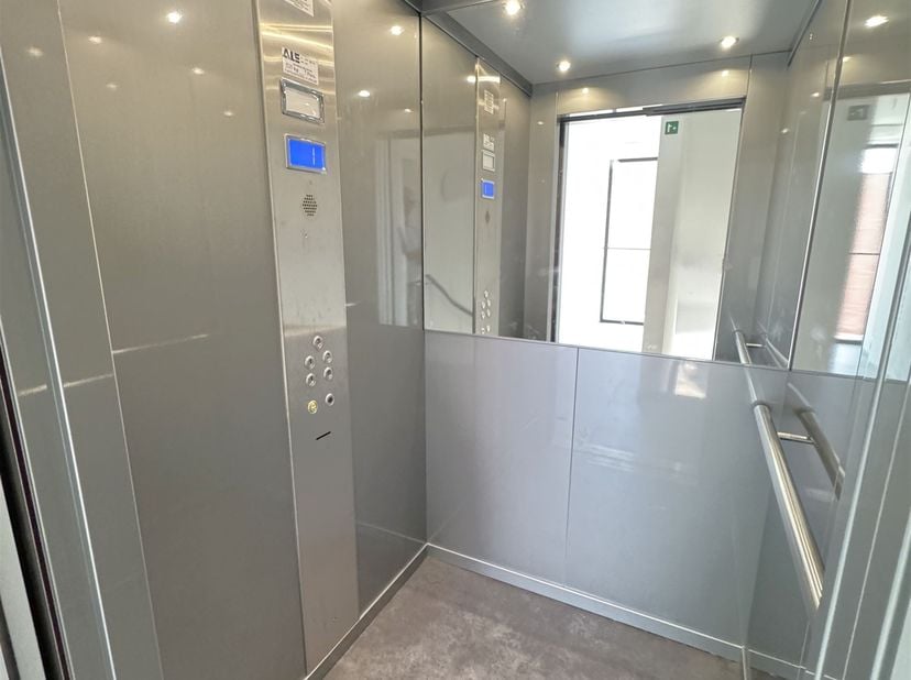 Exclusief instapklaar BEN-appartement gelegen op het tweede verdiep vooraan van een “Premium”, nieuw en energiezuinig (kleinschalig) appartementsgebou
