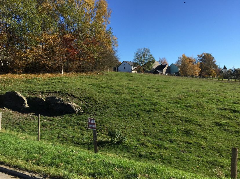 Terrain à vendre
                    à 6640 Morhet